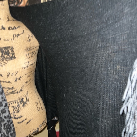 White Leopard Print Fringe Shawl/ Wrap - Picture 7 of 7